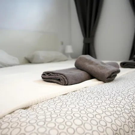 Perla Seven And Apartmanhotel 2*